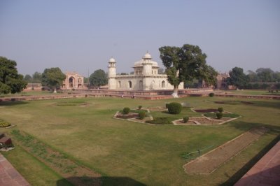 Overview of I'timad-ud-Daulah Tomb.jpg