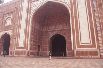 Taj Mahal Masjid Entrance.jpg