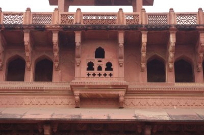 Three Religions Respected in Jehangiri Mahal.jpg