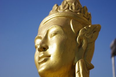 Golden Buddha at Buddha Dhatu Jadi.jpg