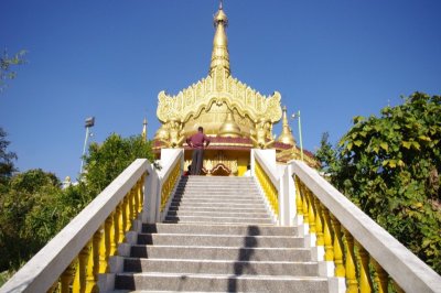 Stairs to Buddha Dhatu Jadi.jpg