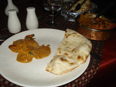 Murg Makhani and Naan in Bell Pepper Restaurant (Hotel).jpg
