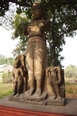 Statue Outside Patna Museum (2).jpg