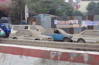 Dirty Cars in Dhaka.jpg
