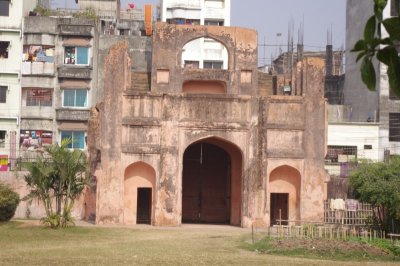 Gated Entrance to Lalbagh Fort.jpg