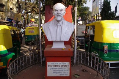Statue of Lenin in Communist Kolkata.jpg