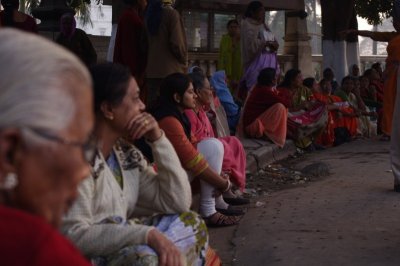 Women Waiting for Bus at Victorial Memorial.jpg