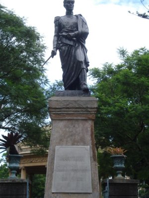 Statue in Morazan Park.jpg