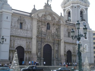 Basilica Cathedral in Lima.jpg