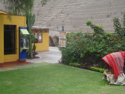 Handicraft Gallery at Huaca Pucllana.jpg