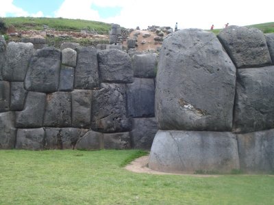 Megalithic Walls at Sacsayhuaman.jpg