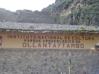 Ollantaytambo Sign.jpg