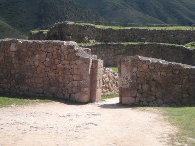 Puca Pucara Ruins (2).jpg