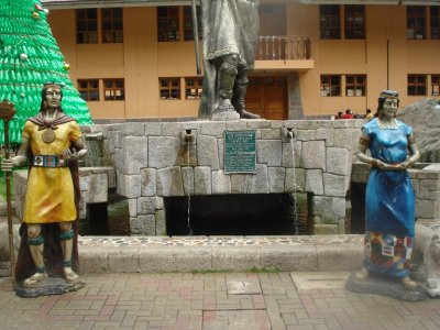 Pachacutec Statue in Aguas Caliente (2).jpg