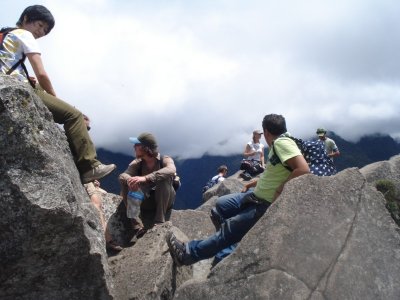 Tourists on Wayna Picchu.jpg