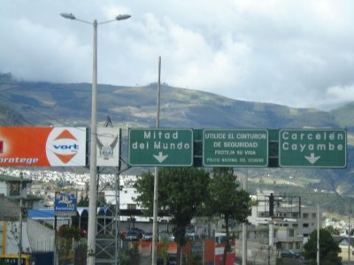 Road to Mitad del Mundo.jpg