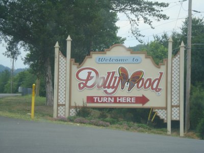 Entrance To Dollywood.jpg