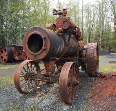 old steam tractor 2.jpg