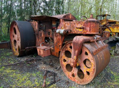  old steam roller.jpg