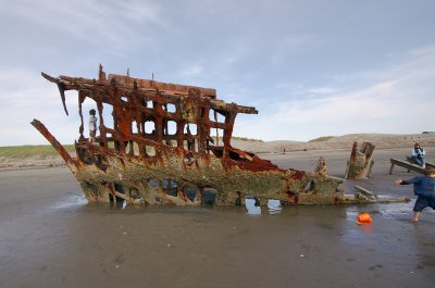 The Peter Iredale shipwreck.jpg