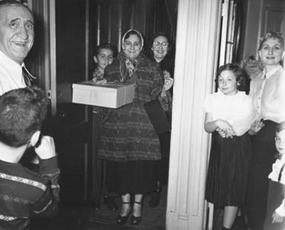 Family gathering at grandparents house (mothers side). Richard, aunt Lilly & cousin Sylvia are in the doorway (1951)