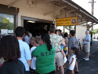 lining up for shave ice.jpg