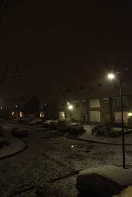 sneeuw by night