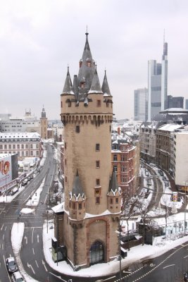 Frankfurt in White 157 Nik.jpg