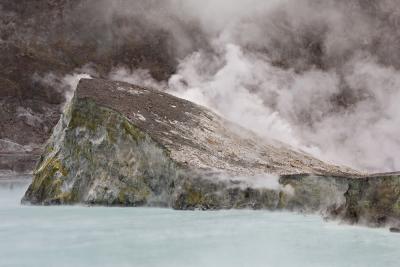 Cliff, Crater Lake, White Island