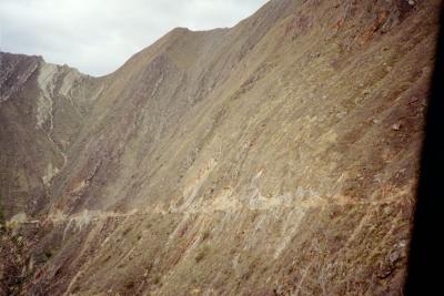  Can you find a bus on this road? (Hint: it's on the extreme left)