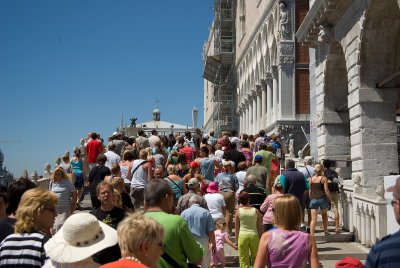 Tourist looking at the Ponte dei Sospiri - Brigde of Sighs