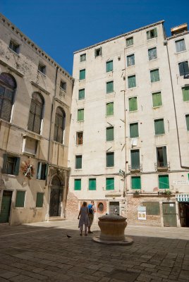 Scuola Spagnola (left) at the Campielle de le Scuole in the Gheto Vecchio