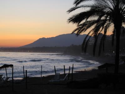 Marbella_beach_dusk.jpg