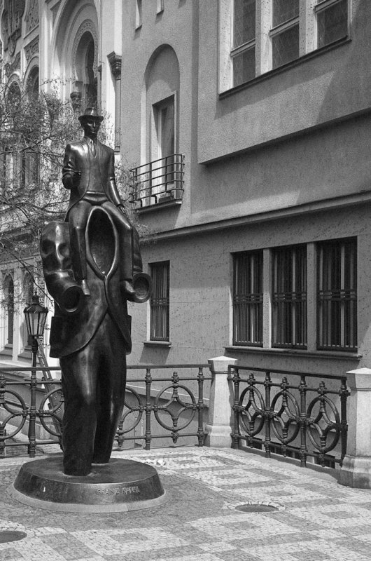 Franz Kafka-monument, i Josefov-bydelen