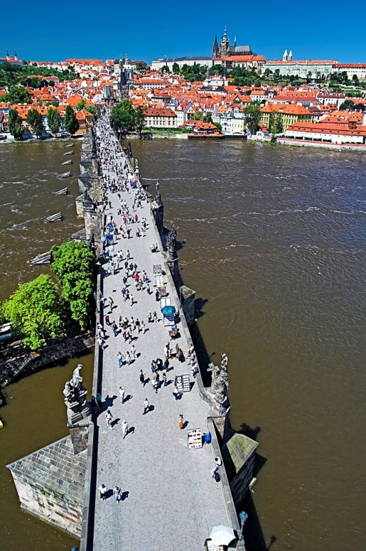 The bridge, seen from the eastern tower