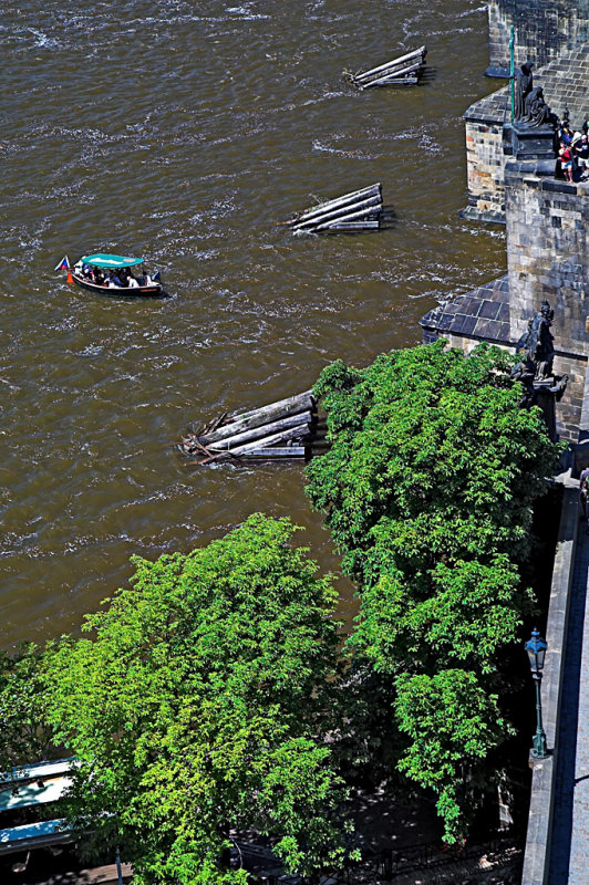 Tourist boat ready to slip under the bridge