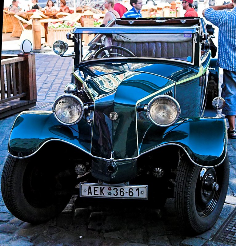 Old-timer sightseeing car