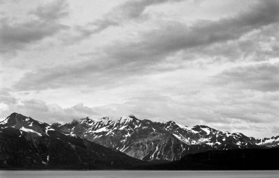 Mountain range, Glacier Bay, Alaska, 2007.jpg