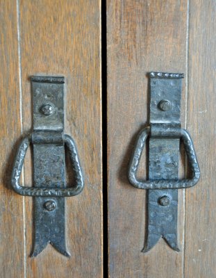 2-door-handles