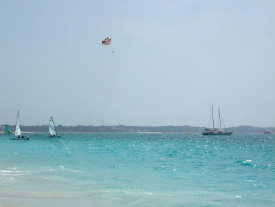 Boats and Paraglider Grace Bay 03