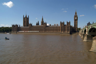 View across the River Thames to Houses of Parliment.