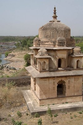 Chhatris Orchha 06