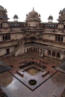 Inside Jehangir Mahal 10