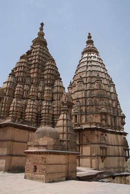 On top of Chaturbhuj Temple 02