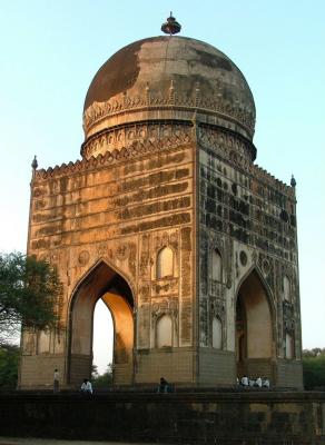 Badrir Shahi Tombs