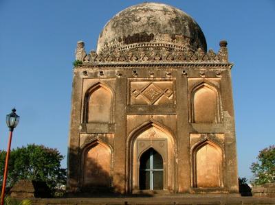 Badrir Shahi Tombs