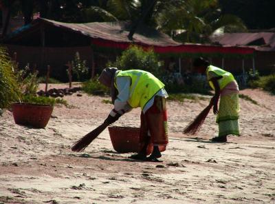 11/2/06 Sweeping the Beach