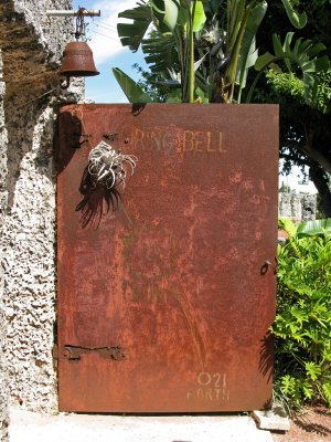 Coral Castle entrance - IMG_4929.jpg