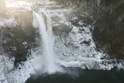 Frozen Snoqualmie falls (more at http://www.pbase.com/dswtan/snoqualmie2_2009) - IMG_3454.jpg