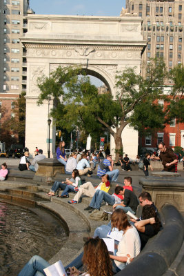 People, Fountain & Arch View